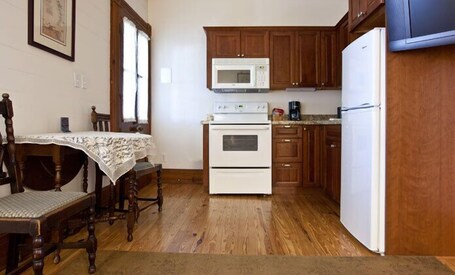 Island City House Hotel - Image 30