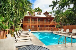 Outdoor pool, sun loungers