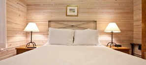 Arch House 2 Bedroom Suite  | Seprai antialergi dan dilengkapi dengan perabotan berbeda-beda