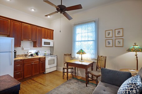 Island City House Hotel - Image 29