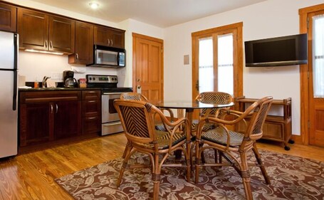 Island City House Hotel - Image 32