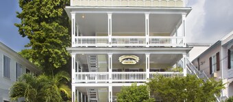 Island City House Hotel