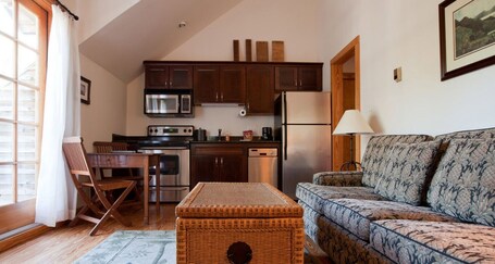 Island City House Hotel - Image 25