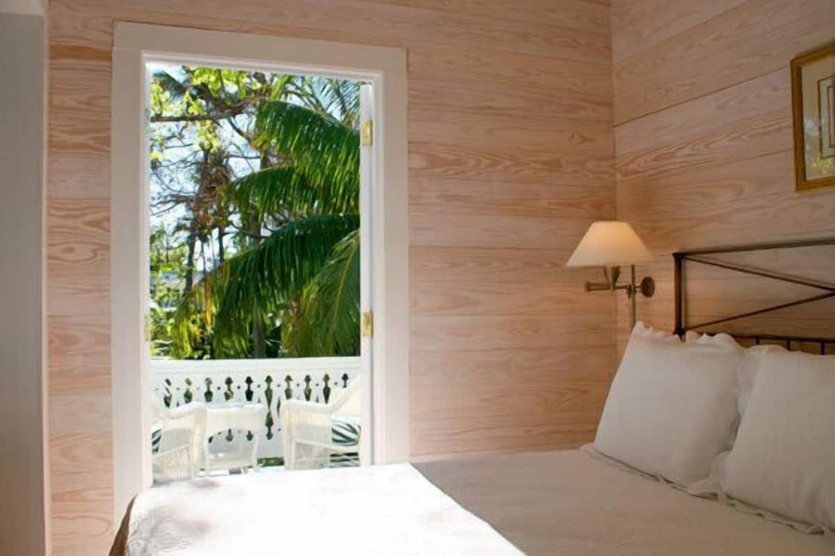 arch house garden view studio w/ balcony | hypo-allergenic bedding, individually furnished, iron/ironing board