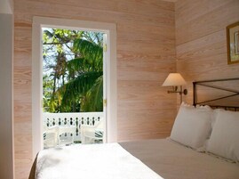 Arch House Garden View Studio w/ Balcony | 防过敏的被褥、特色家居、熨斗/熨衣板、免费 WiFi