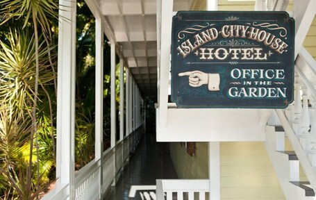 Island City House Hotel - Image 38