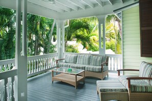 Island City House Queen Suite w/ Porch | Terrace/patio