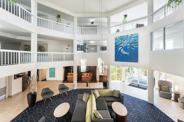 Lobby lounge