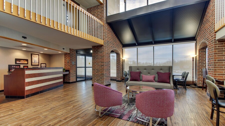 波普拉尔布鲁夫德鲁里套房酒店