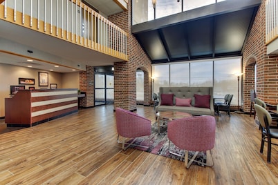 Drury Inn & Suites Poplar Bluff