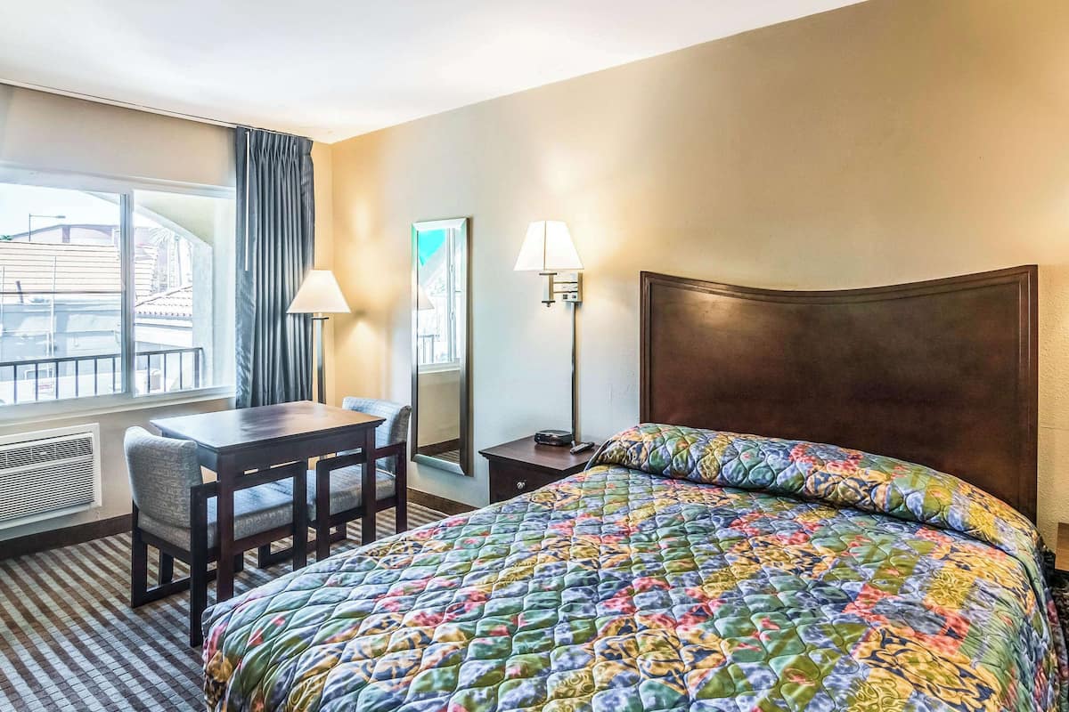 Standard Room, 1 Queen Bed, Non Smoking | Desk, rollaway beds, free WiFi, bed sheets
