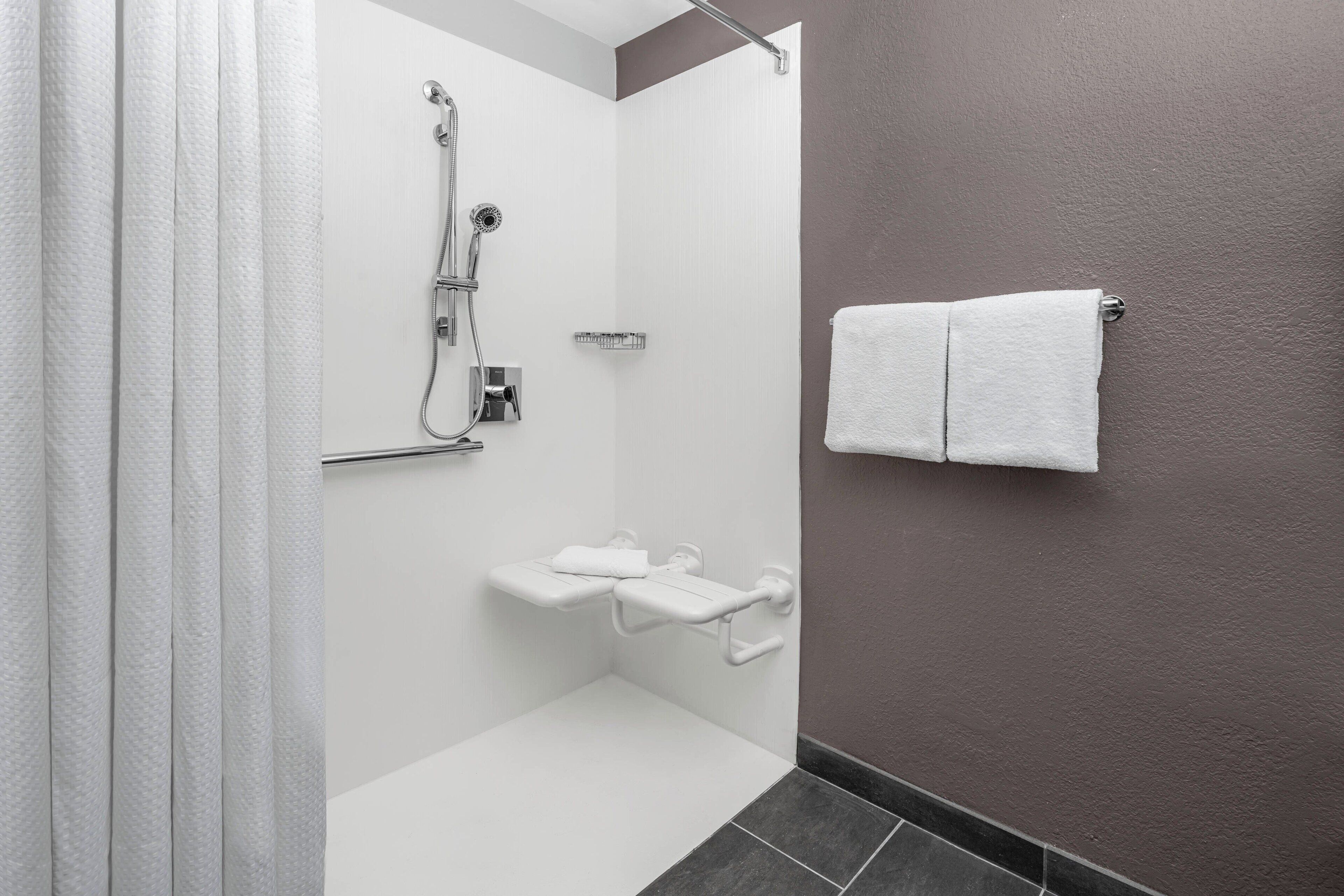 combined shower/bathtub, free toiletries, hair dryer, towels