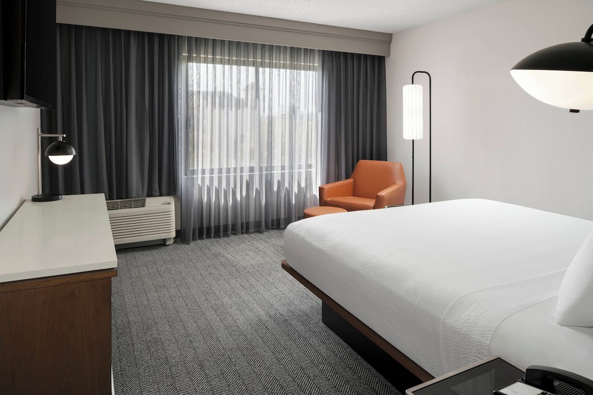 Suíte, 1 quarto | 1 quarto, roupas de cama premium, edredons de pluma, cortinas blackout