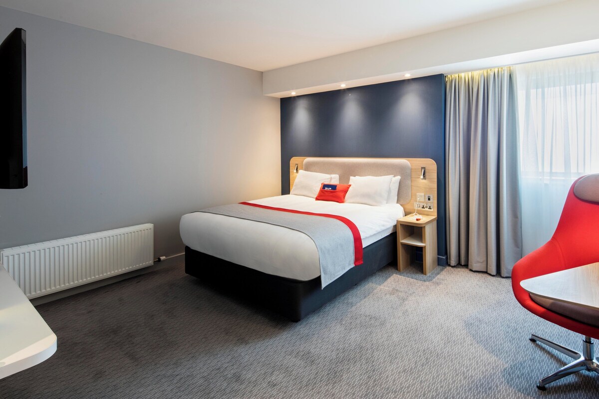 Room, 1 Double Bed, Accessible (with Free Hot Breakfast) | In-room safe, desk, laptop workspace, cribs (free)