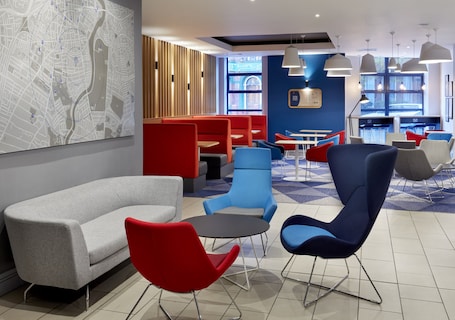 Lobby sitting area. Holiday Inn Express Belfast City by IHG