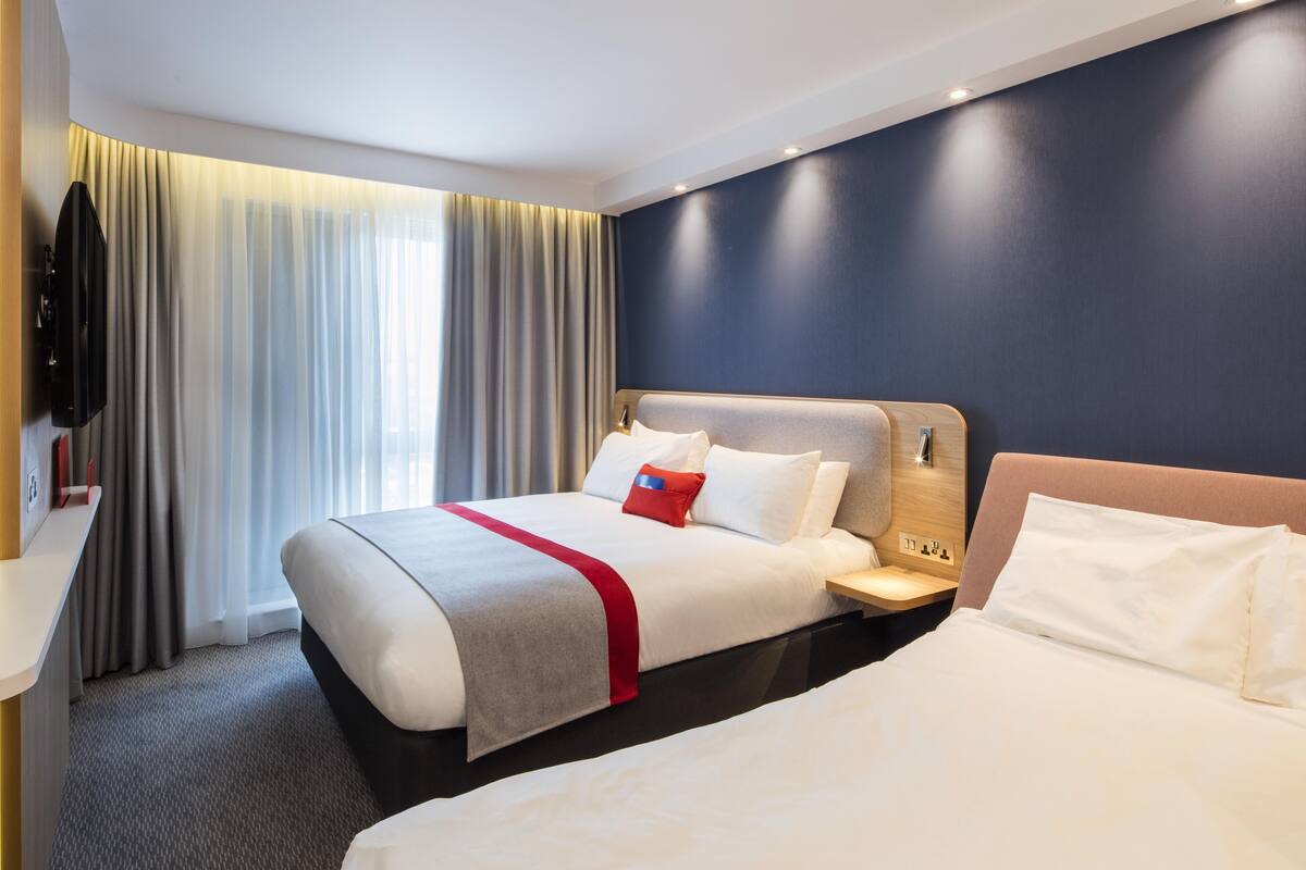 standard room, 1 double bed with sofa bed (with free hot breakfast) | in-room safe, individually decorated, desk, laptop workspace