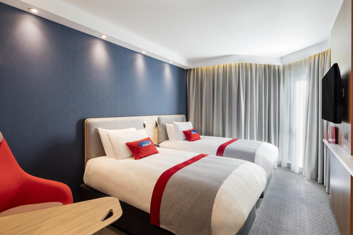 Standard Room, 2 Twin Beds (with Free Hot Breakfast) | In-room safe, desk, laptop workspace, cribs (free)
