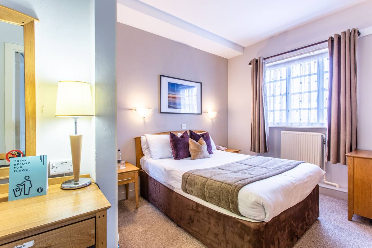WiFi (free), alarm clocks, bed sheets