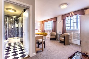 1 bedroom, free WiFi, bed sheets, alarm clocks