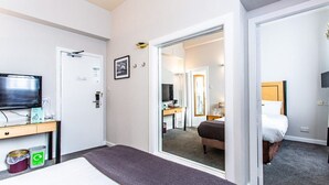 WiFi (free), alarm clocks, bed sheets - Aberdeen Northern Hotel (Aberdeen)