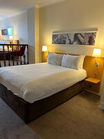 Habitación familiar (2 Adults + 2 Children) | Escritorio, tabla de planchar con plancha, wifi gratis