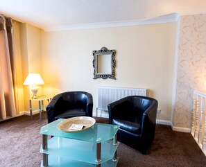 Suite | 1 bedroom, individually decorated, desk, iron/ironing board