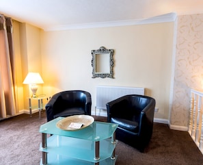 Suite | 1 bedroom, individually decorated, desk, iron/ironing board