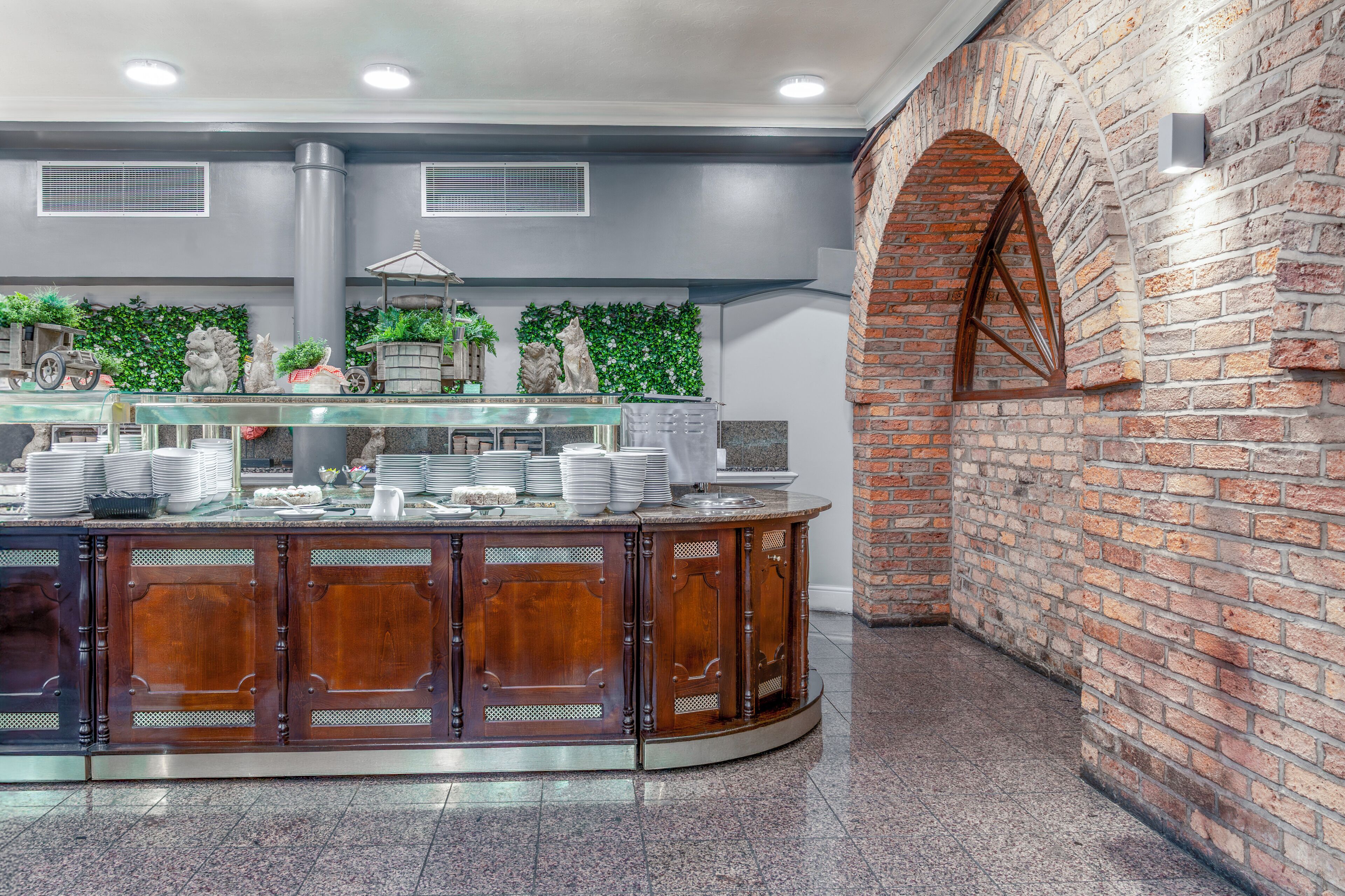 Café da manhã completo todos os dias mediante uma taxa