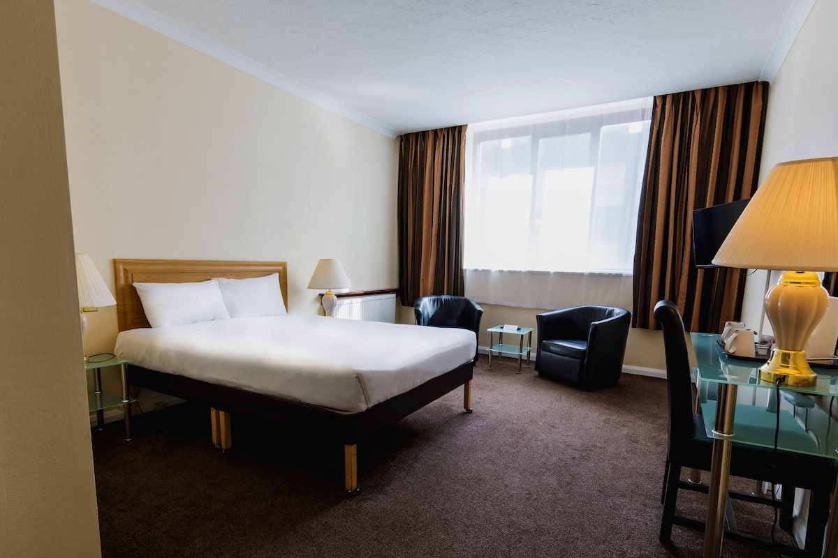 Double Room | Individually decorated, desk, iron/ironing board, free WiFi