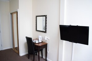Standard Twin Room Without Window | 1 bedroom, individually decorated, desk, iron/ironing board