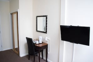 Standard Twin Room Without Window | 1 bedroom, individually decorated, desk, iron/ironing board