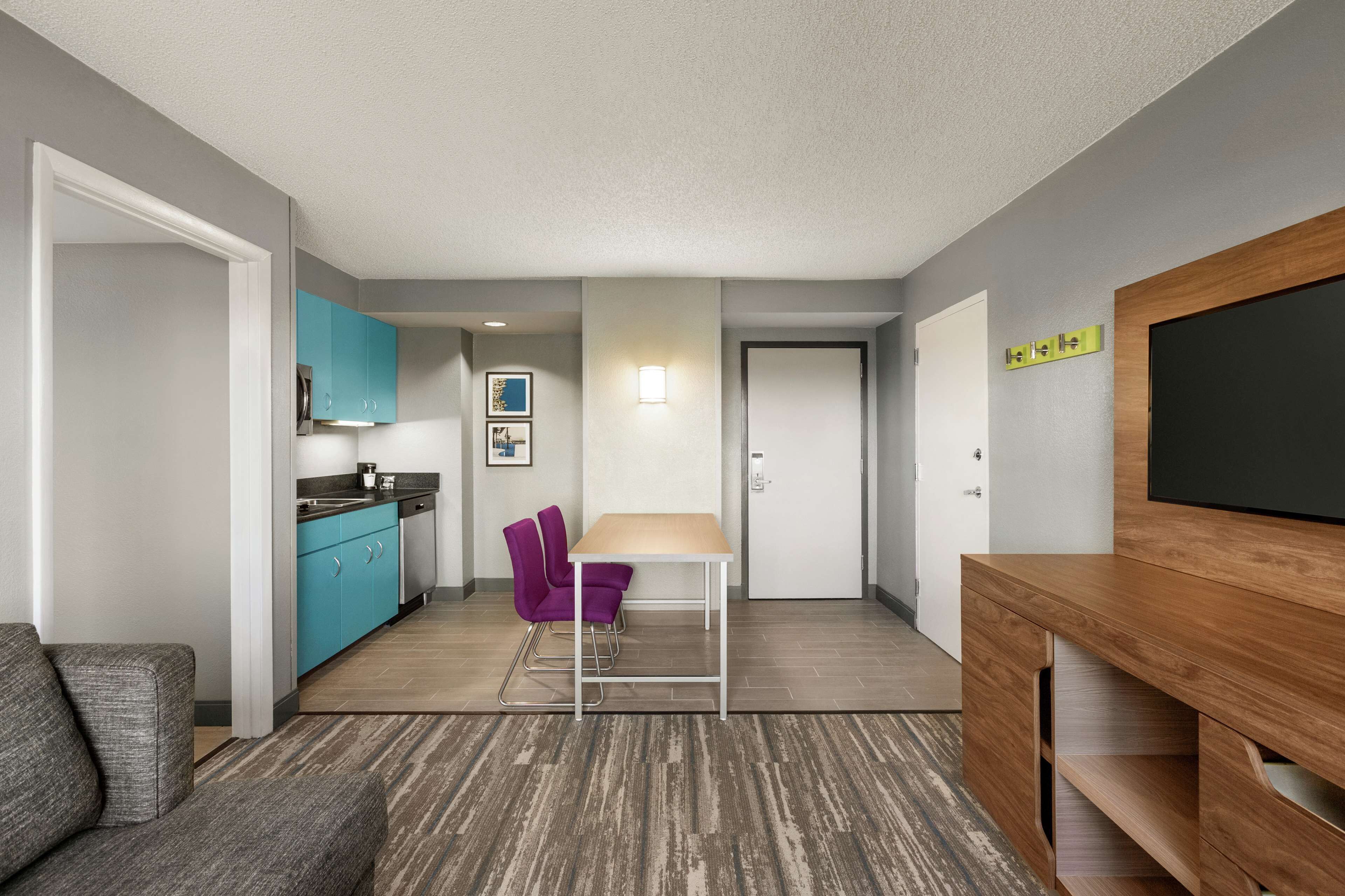 Photo - Hampton Inn & Suites Fort Lauderdale Airport