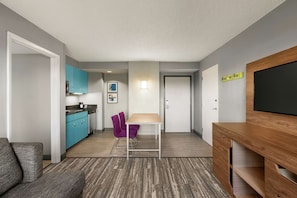 32-inch plasma TV with cable channels, TV, pay films - Hampton Inn & Suites Ft. Lauderdale Arpt/South Cruise Port (Hollywood)