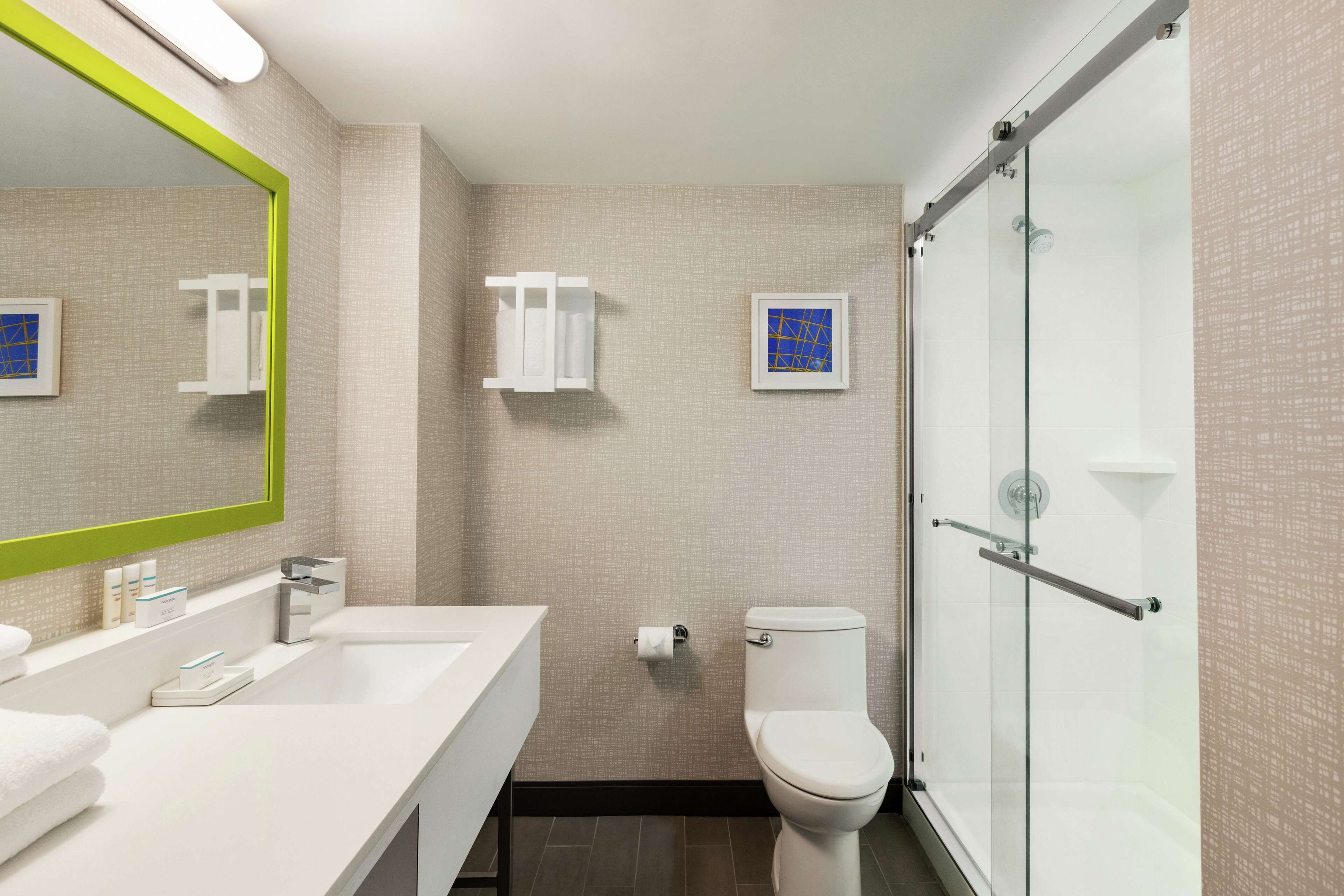 Photo - Hampton Inn & Suites Fort Lauderdale Airport
