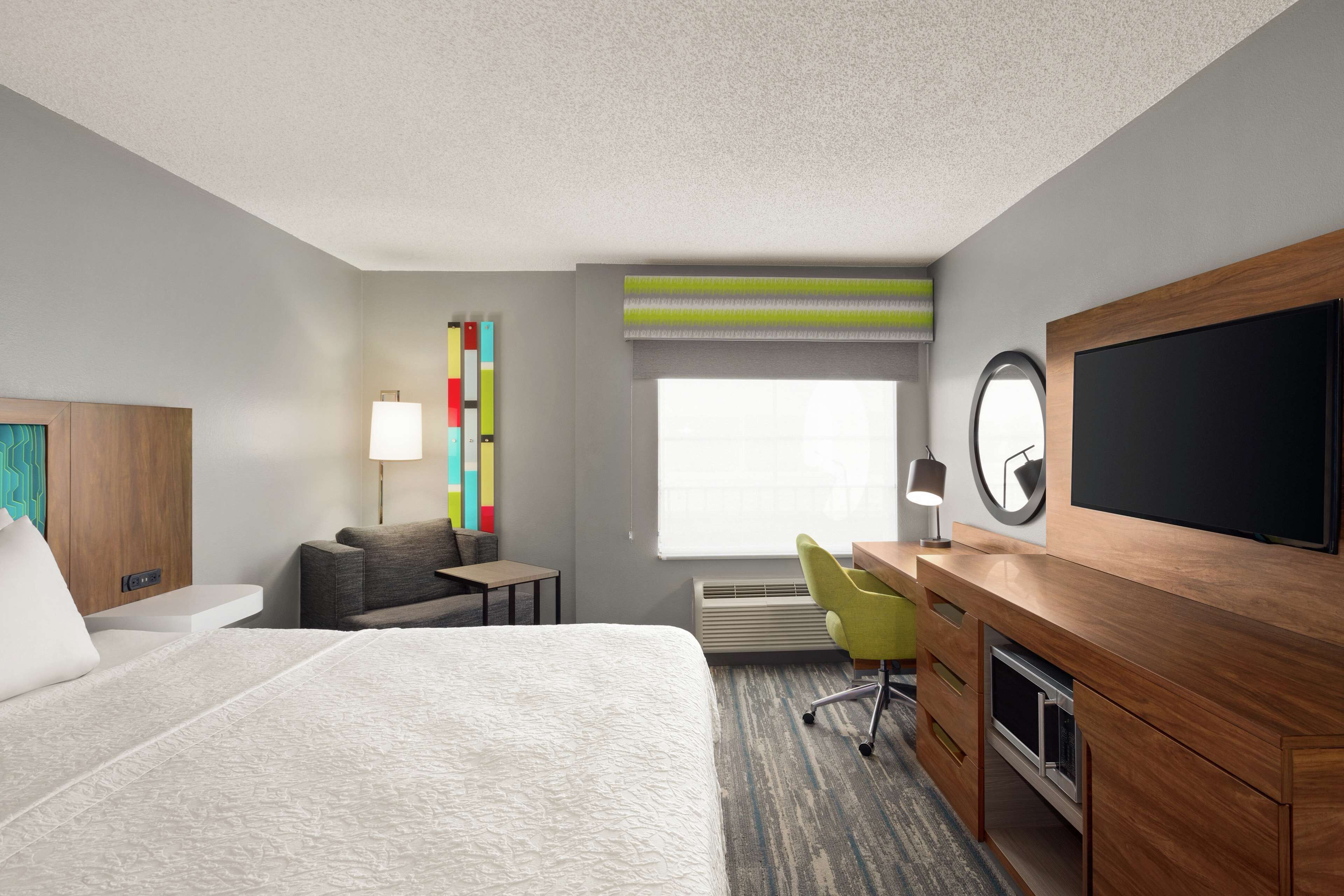 Photo - Hampton Inn & Suites Fort Lauderdale Airport