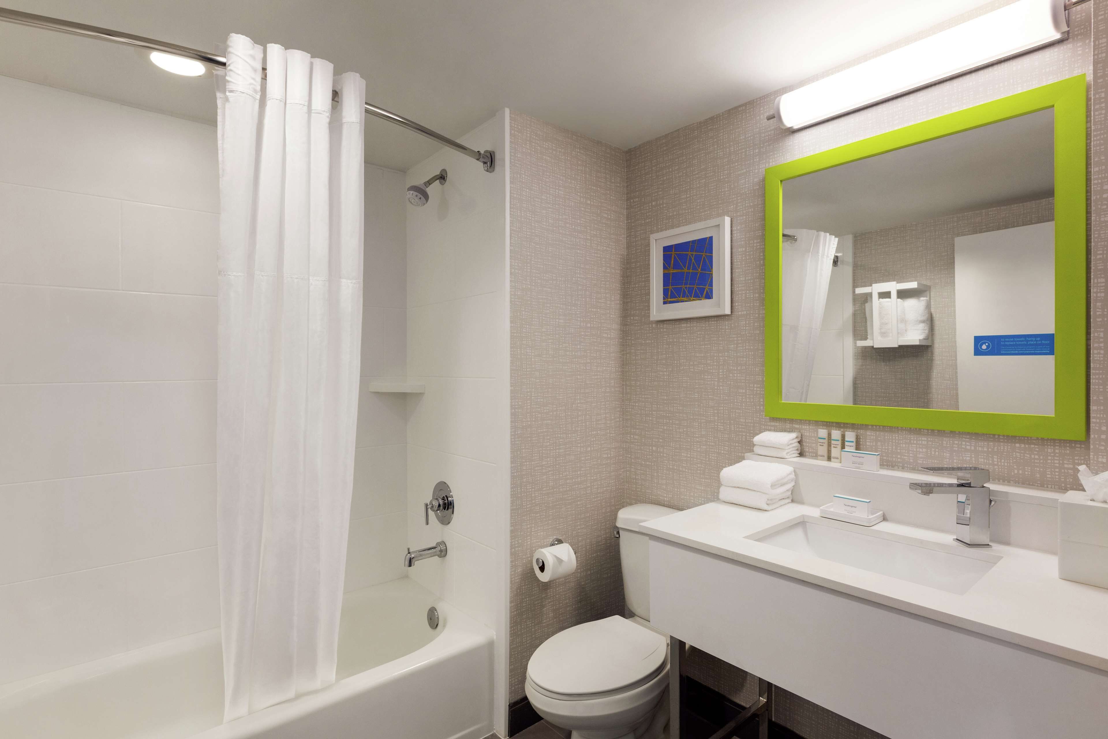 Photo - Hampton Inn & Suites Fort Lauderdale Airport