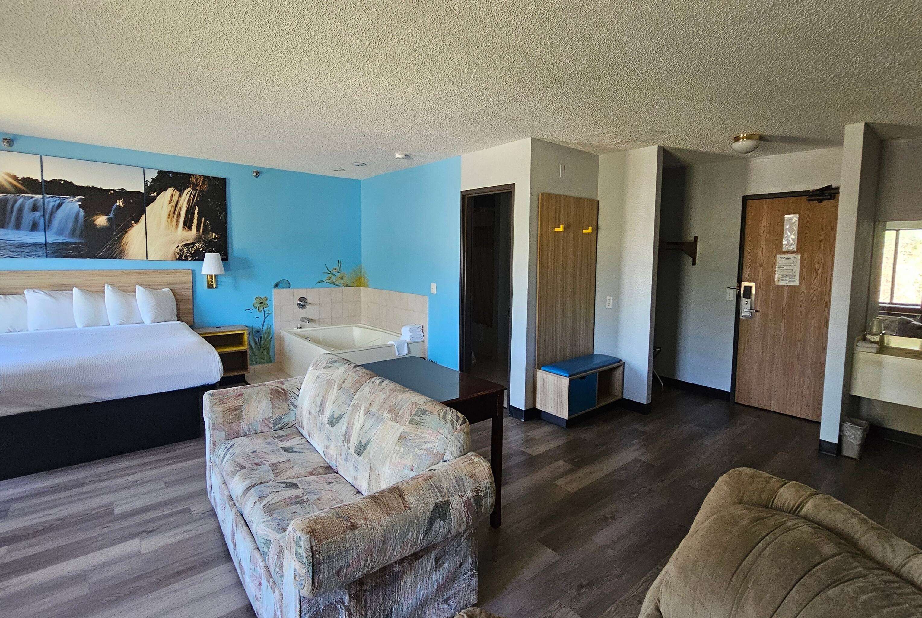 بديكورات فريدة لكل غرفة وطراز فريد لكل وحدة ومكتب ومكواة/لوح كي