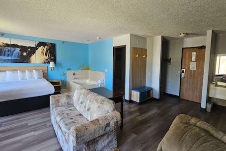 Individually decorated, individually furnished, desk, iron/ironing board. Days Inn by Wyndham Ozark Springfield