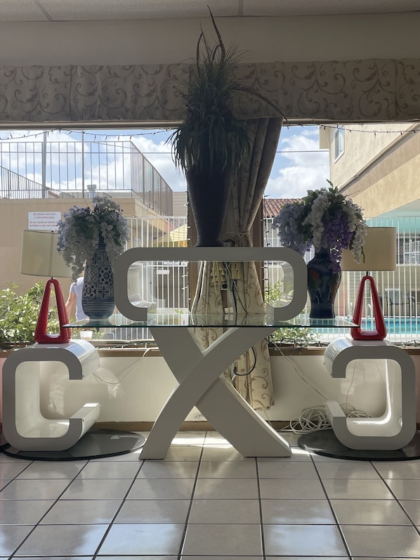 Lobby - Grand Inn (Fullerton)