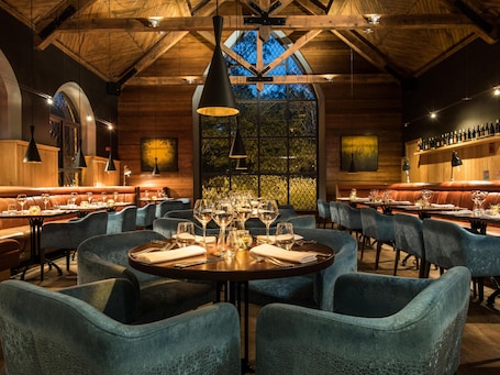 Breakfast, lunch, dinner served; Regional cuisine, garden views