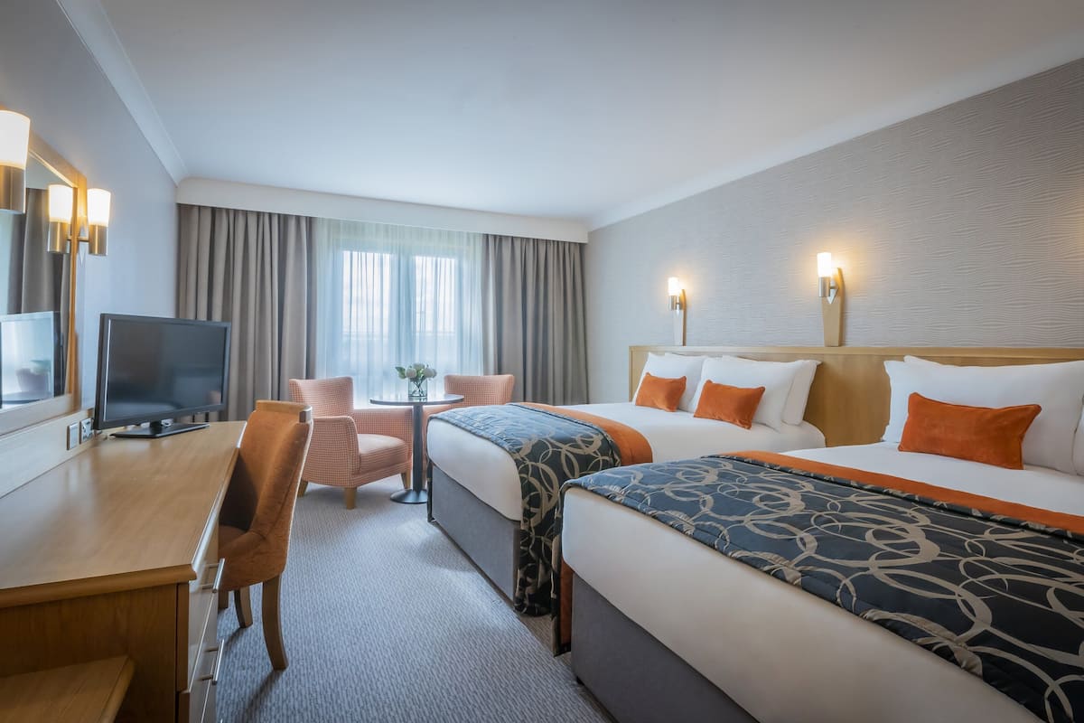 hypo-allergenic bedding, in-room safe, desk, blackout curtains