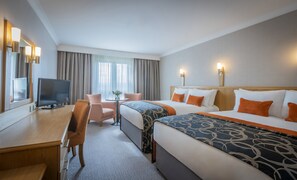 Hypo-allergenic bedding, in-room safe, desk, blackout curtains