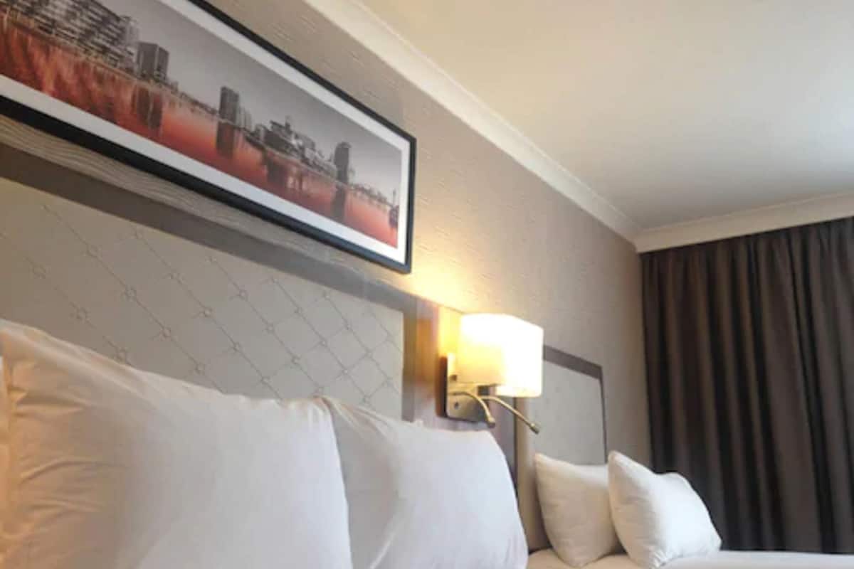 hypo-allergenic bedding, in-room safe, desk, blackout curtains