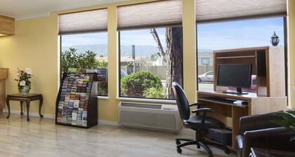 Days Inn by Wyndham Gilroy