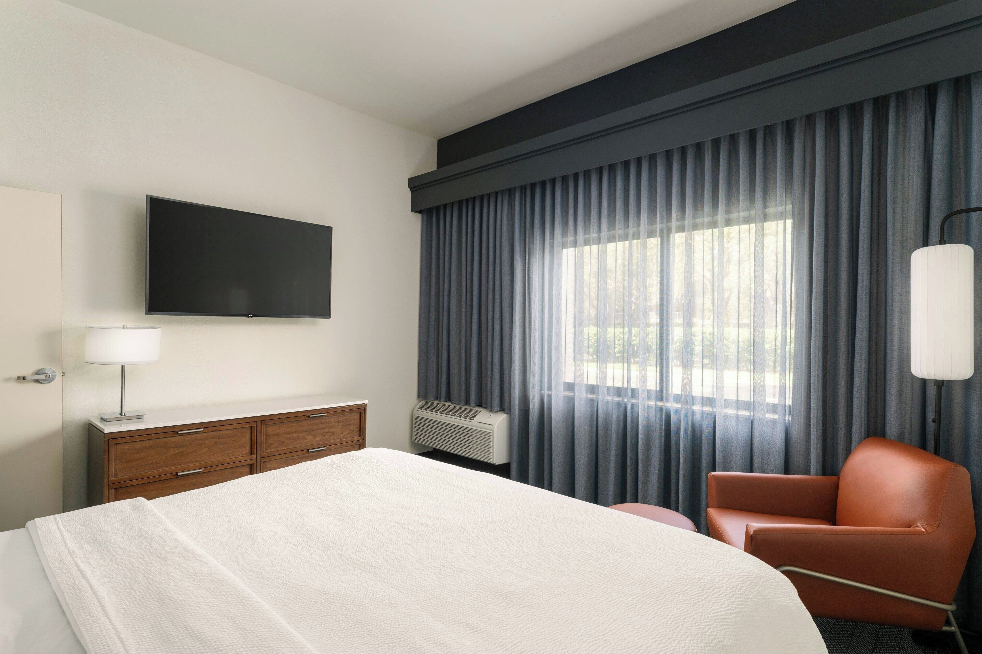 suite, 1 bedroom | in-room safe, desk, blackout curtains, iron/ironing board