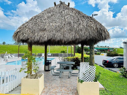 Belmont Inn & Suites
