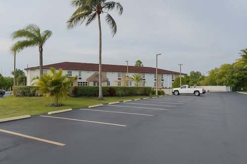 Belmont Inn & Suites
