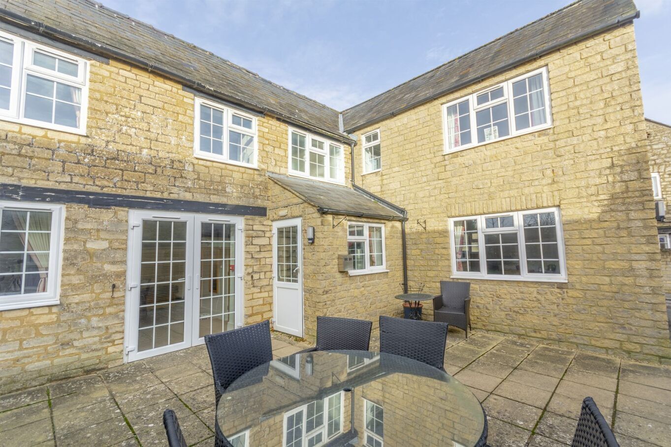 courtyard family room | 1 bedroom, iron/ironing board, free wifi, bed sheets