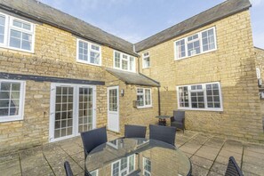 Courtyard Family Room
