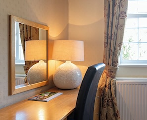 Habitación doble (Large) | 1 habitación, tabla de planchar con plancha, wifi gratis y ropa de cama